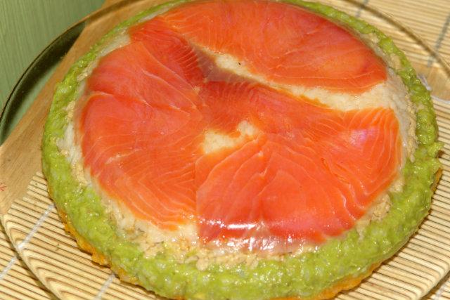  Суши-торт с красной рыбой 