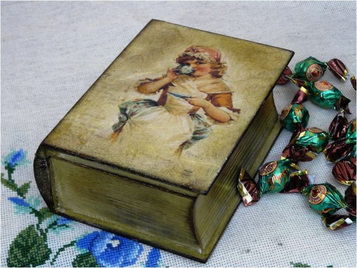 Антикварные книги, редкие старинные издания — отличный подарок или пополнение коллекции