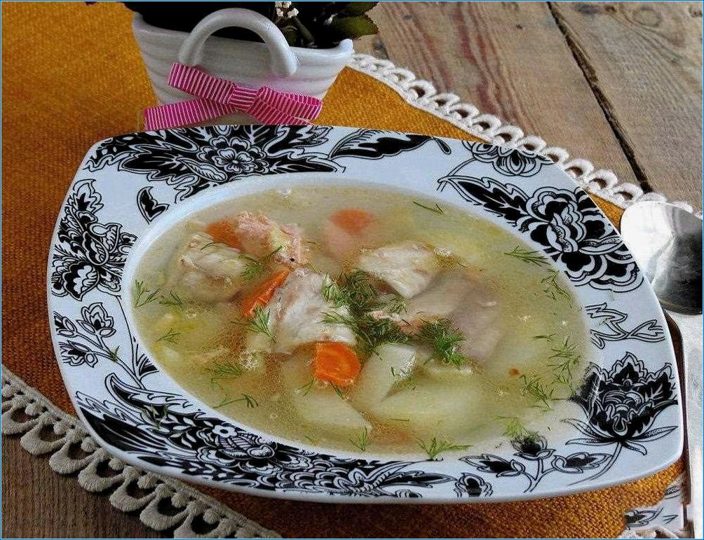 Вкусный суп из минтая. Суп из рыбы. Рыбный суп быстрого приготовления. Суп из минтая. Суп из рыбного набора.