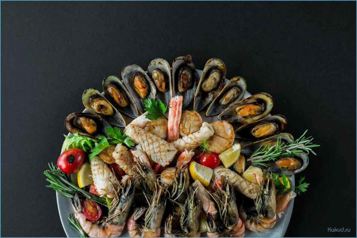Блюда из рыбы на столе. Морепродукты на праздничный стол. Рыбная нарезка на праздничный стол. Морепродукты красивая подача. Ассорти морепродуктов.