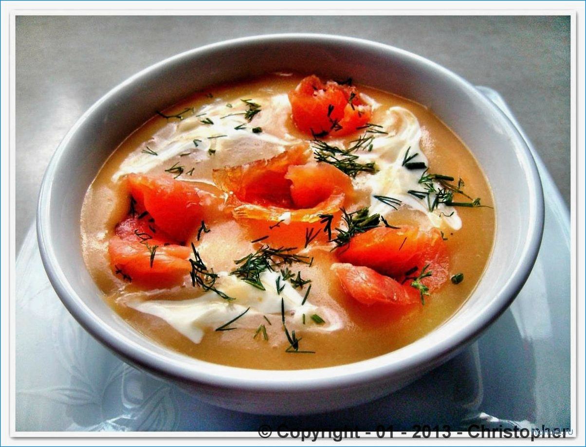 Суп с помидорами и картошкой. Суп с семгой. Уха с томатами. Уха с лососем. Уха с болгарским перцем.
