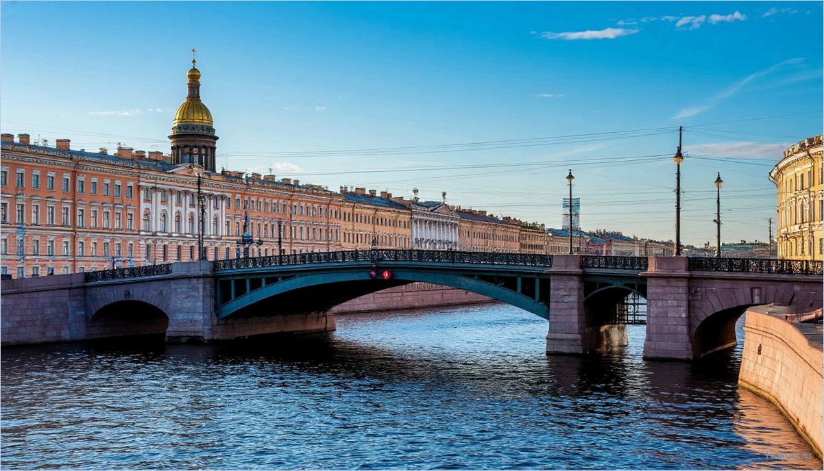 Прогулки на теплоходах по живописным рекам и каналам Санкт-Петербурга